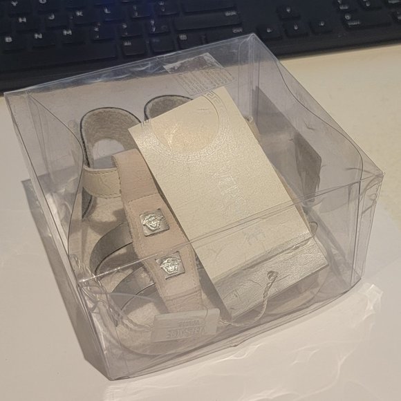 Versace Baby Shoes / Sandals Size 20eu / 5 - Used but great condition - Picture 11 of 16